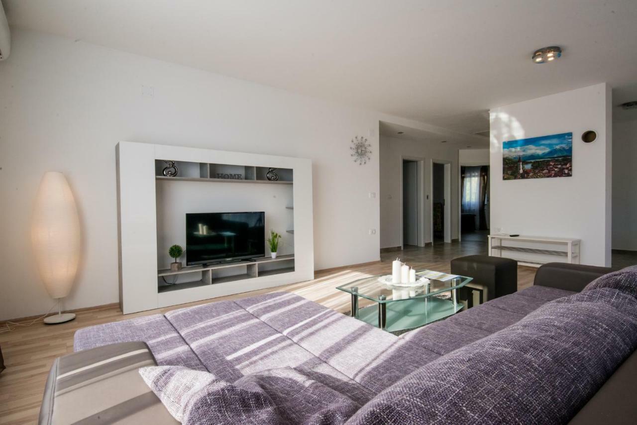 Ferienhaus Bucic Буйе Екстериор снимка