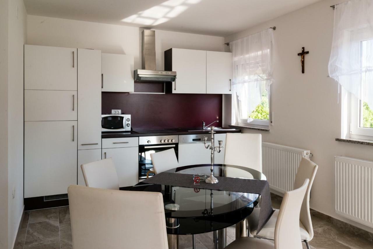 Ferienhaus Bucic Буйе Екстериор снимка