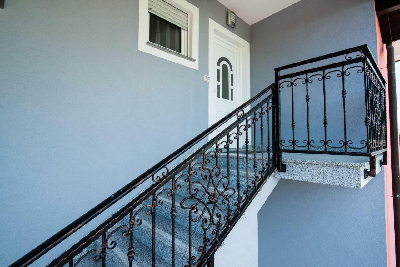 Ferienhaus Bucic Буйе Екстериор снимка