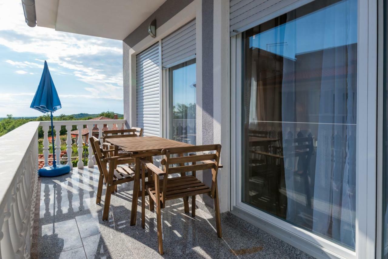 Ferienhaus Bucic Буйе Екстериор снимка