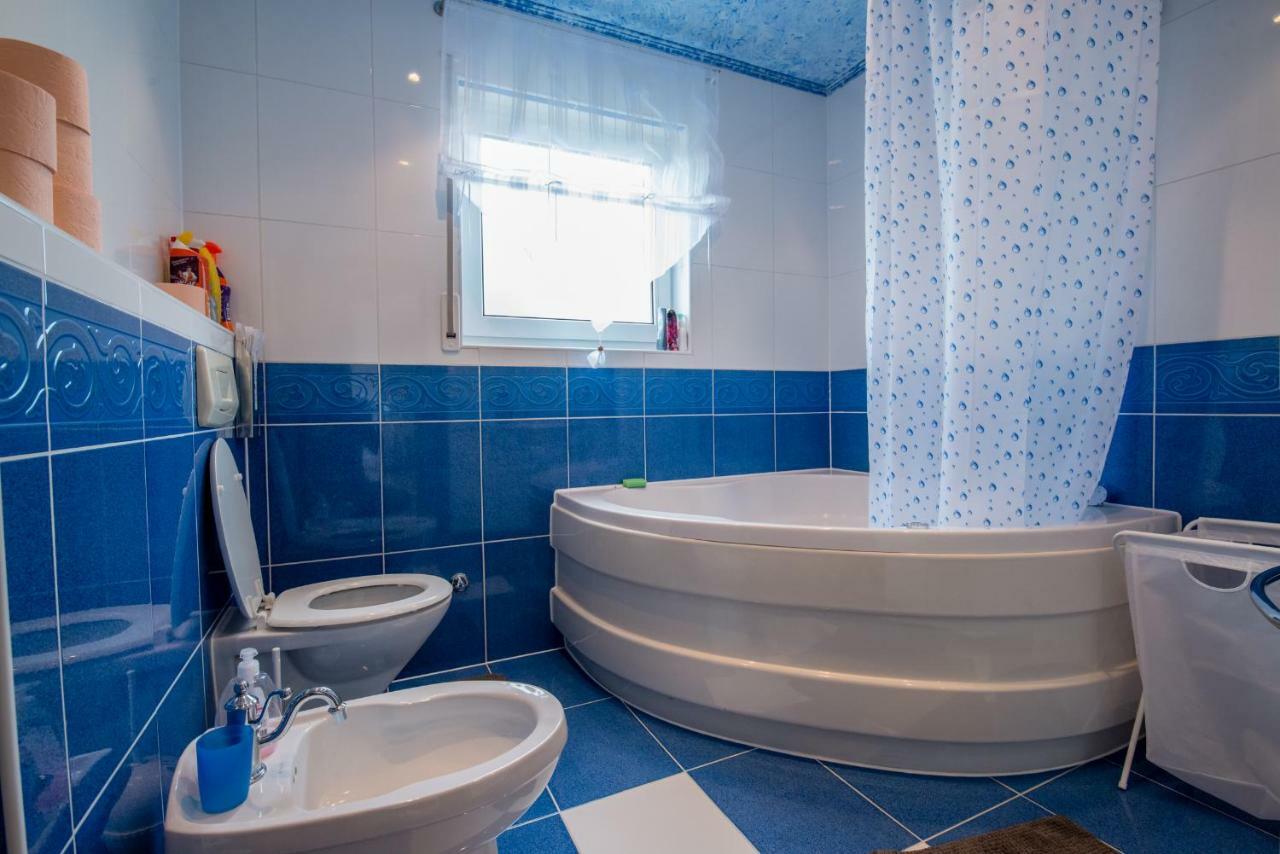 Ferienhaus Bucic Буйе Екстериор снимка