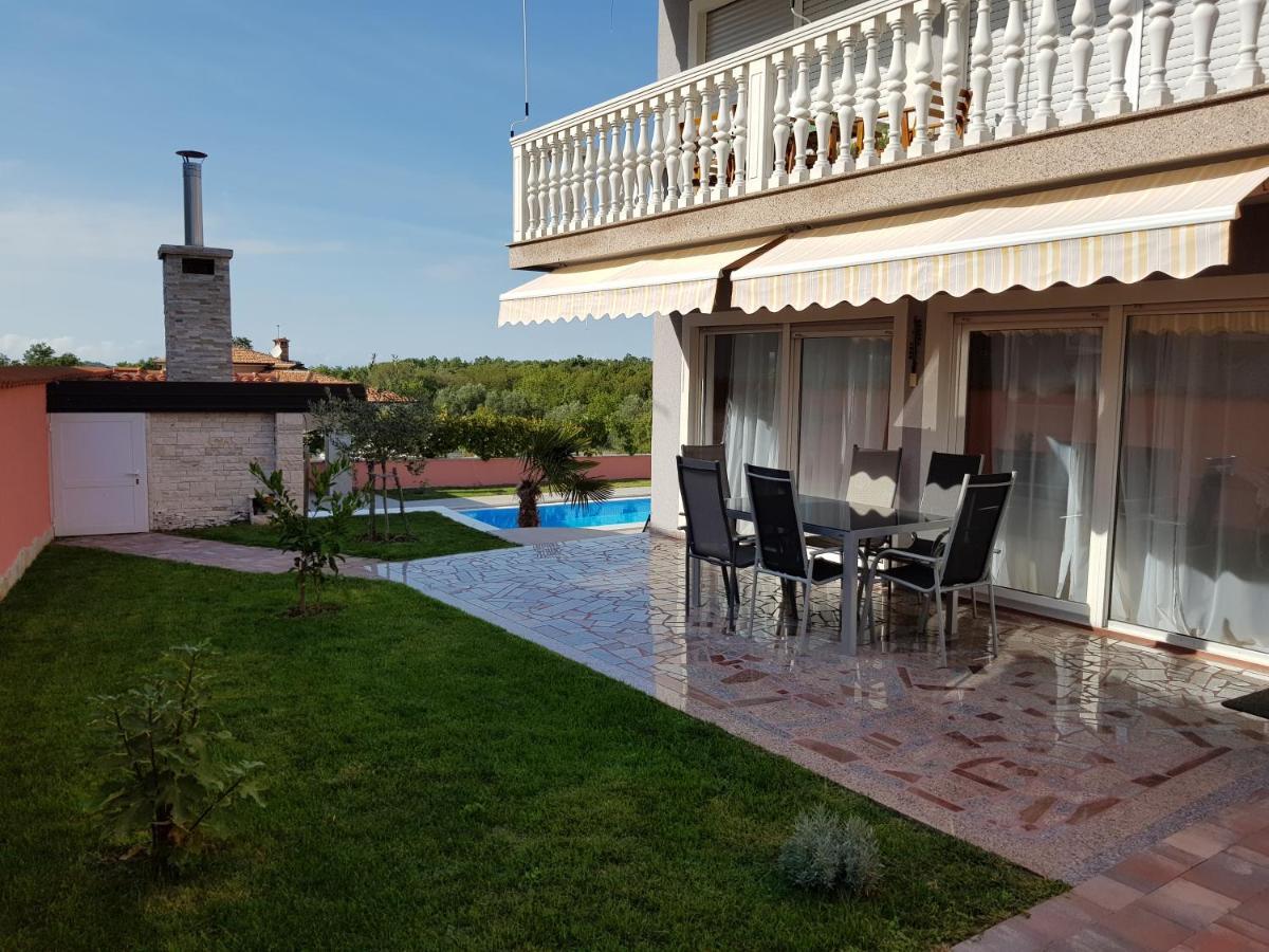 Ferienhaus Bucic Буйе Екстериор снимка