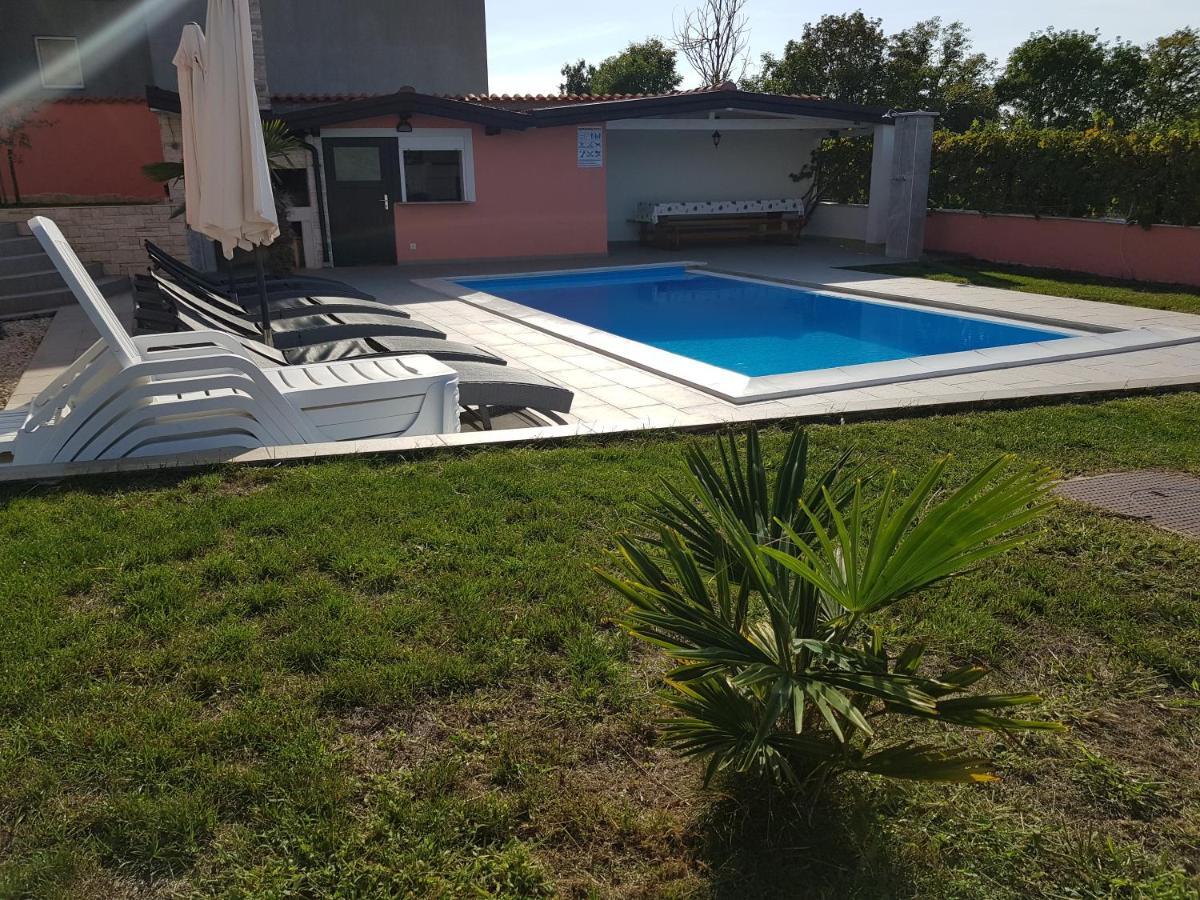 Ferienhaus Bucic Буйе Екстериор снимка