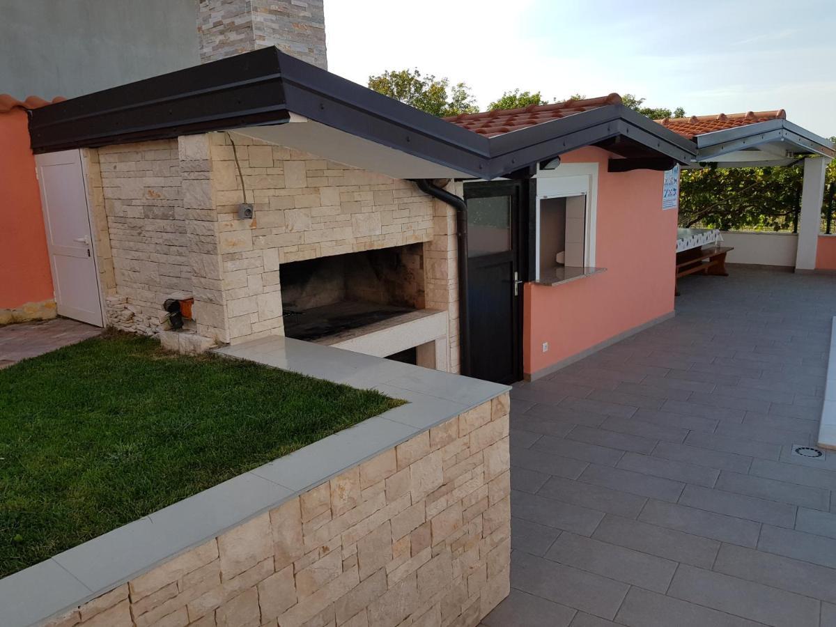 Ferienhaus Bucic Буйе Екстериор снимка