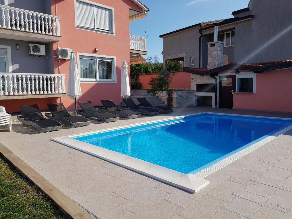 Ferienhaus Bucic Буйе Екстериор снимка